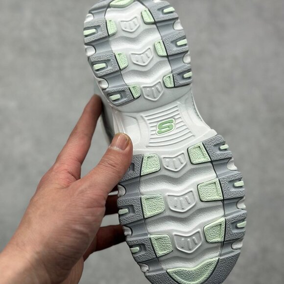 Athletic_Shoes